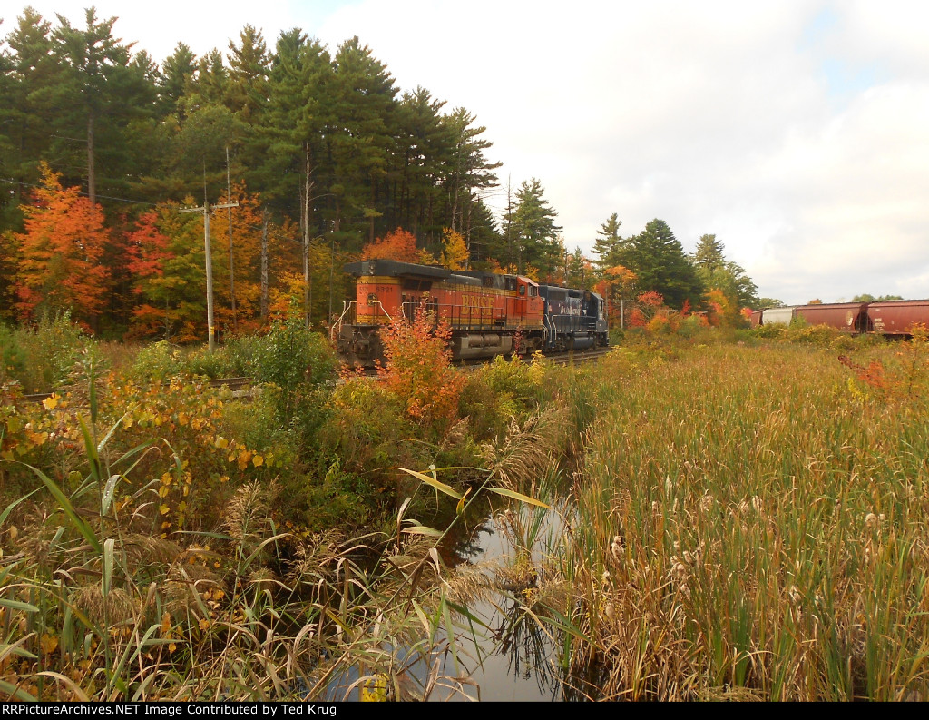 BNSF 5321 & MEC 382